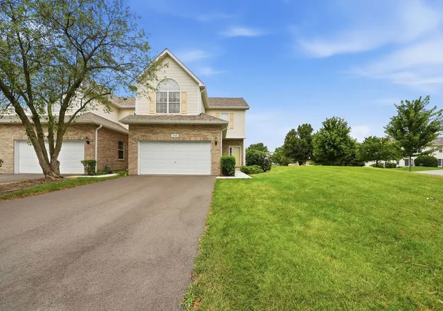 Photo 2 of Townhouse for sale at 1114 Coventry Ln, Bolingbrook, IL 60440 | MLS# 12664544 | Listing updated on 2026-10-07