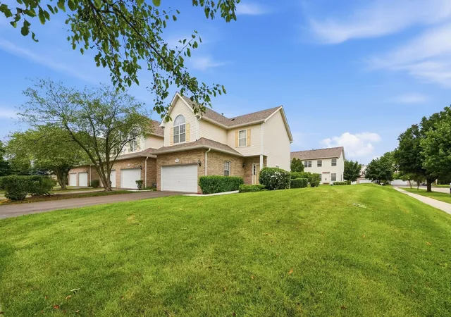 Photo 3 of Townhouse for sale at 1114 Coventry Ln, Bolingbrook, IL 60440 | MLS# 12664544 | Listing updated on 2026-10-07