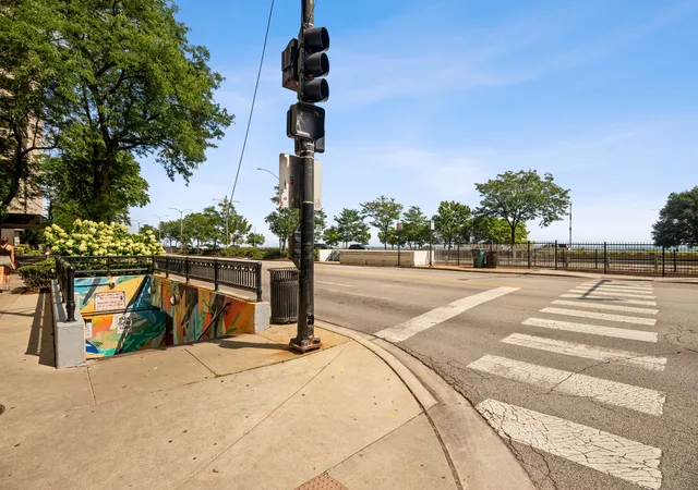 2nd image of 1150 N Lake Shore Dr, Chicago, IL 60611