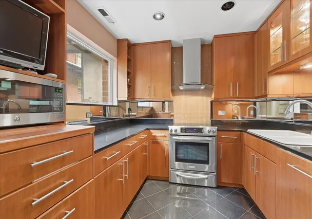 3rd image of 5400 S Hyde Park Blvd #1c, Chicago, IL 60615 | MLS# 12664629