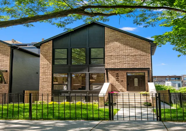 1st image of 4846 N Hermitage Ave, Chicago, IL 60640 | MLS# 12664651