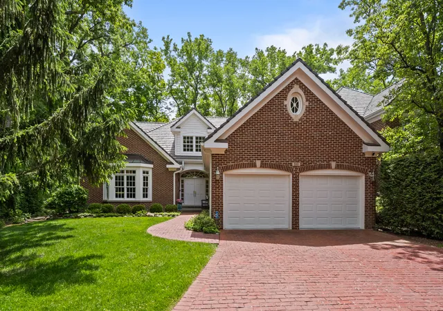 Homes for sale in Lake Forest, IL | 861 Gloucester Xing, Lake Forest, IL 60045 | MLS# 12664658
