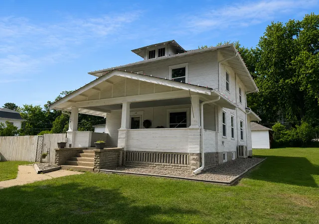 Homes for sale in Fulton, IL | 829 11Th Ave, Fulton, IL 61252 | MLS# 12664662