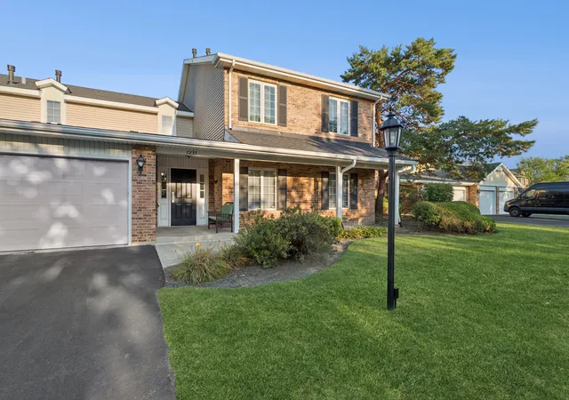 2nd image of 7235 Willow Way Ln #B, Willowbrook, IL 60527 | MLS# 12664684
