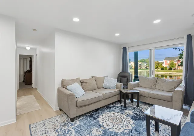 5th image of 7235 Willow Wy Ln, Willowbrook, IL 60527