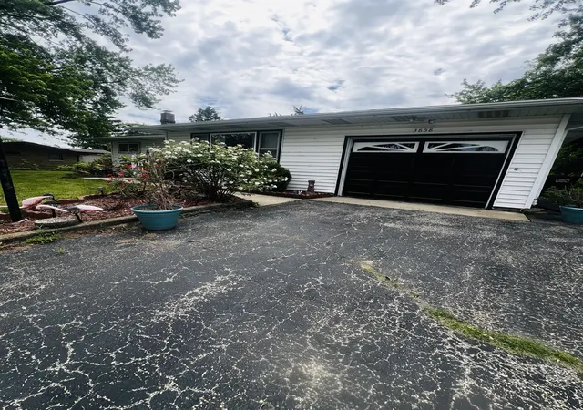 3rd image of 3858 E Lakeview Dr, Kankakee, IL 60901 | MLS# 12664769