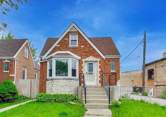 2nd image of 5718 N Parkside Ave, Chicago, IL 60646 | MLS# 12664773