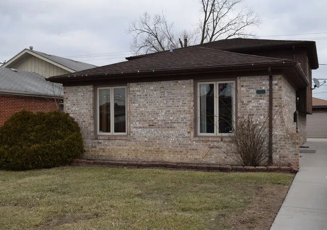 2nd image of 431 Hoxie Ave, Calumet City, IL 60409 | MLS# 12664791