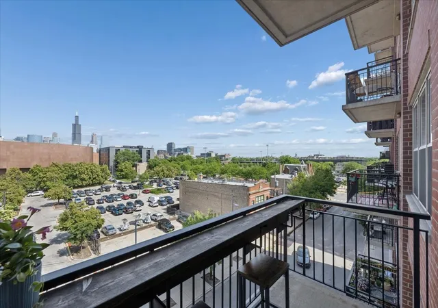 2nd image of 6 S Laflin St, Chicago, IL 60607