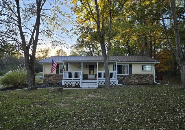 Homes for sale in Mt Vernon, IL | 16737 N County Farm Ln, Mt Vernon, IL 62864 | MLS# 12664814