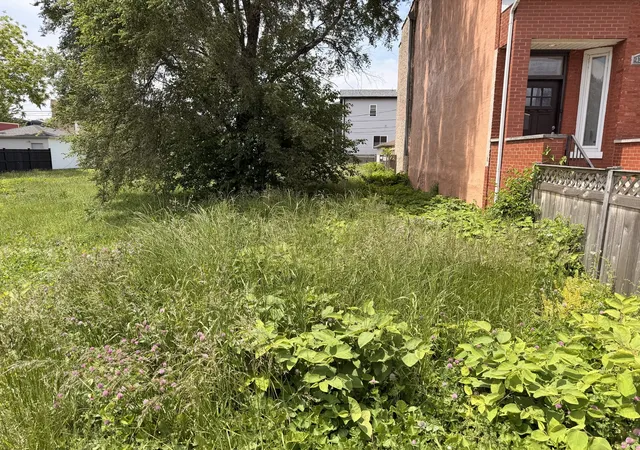 1st image of 4240 S Saint Lawrence Ave, Chicago, IL 60653 | MLS# 12664835