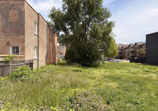 3rd image of 4240 S Saint Lawrence Ave, Chicago, IL 60653 | MLS# 12664835