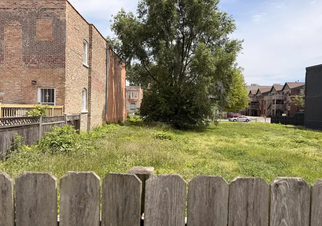 4th image of 4240 S Saint Lawrence Ave, Chicago, IL 60653 | MLS# 12664835