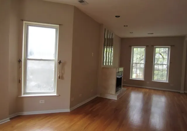 Homes for sale in Chicago, IL | 4321 S Ellis Ave #2, Chicago, IL 60653 | MLS# 12664866