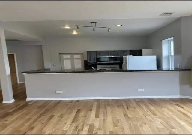 Homes for sale in Chicago, IL | 4321 S Ellis Ave, Chicago, IL 60653