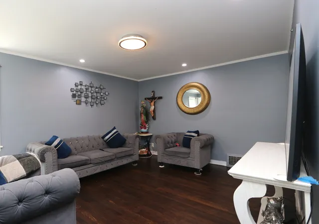 Photo 3 of Single family home for sale at 10134 S Bensley Ave, Chicago, IL 60617 | MLS# 12664904 | Listing updated on 2026-08-02