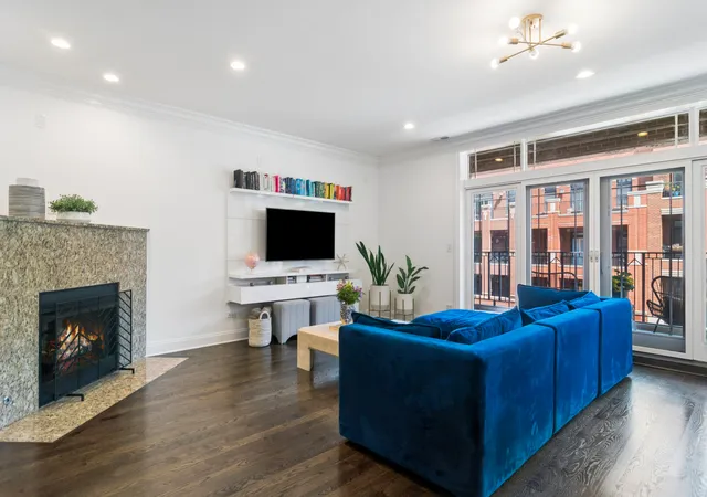 Homes for sale in Chicago, IL | 1415 W Belmont Ave #3, Chicago, IL 60657 | MLS# 12664917