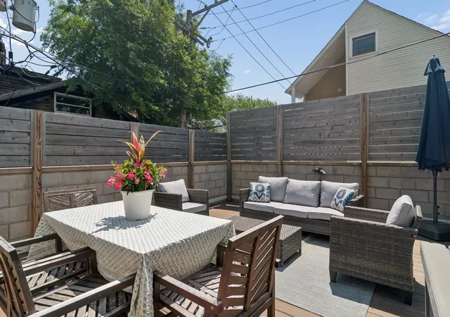 Homes for sale in Chicago, IL | 1415 W Belmont Avenue, Chicago, IL 60657 | Houzeo