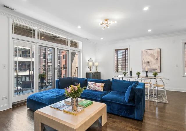 Homes for sale in Chicago, IL | 1415 W Belmont Ave, Chicago, IL 60657
