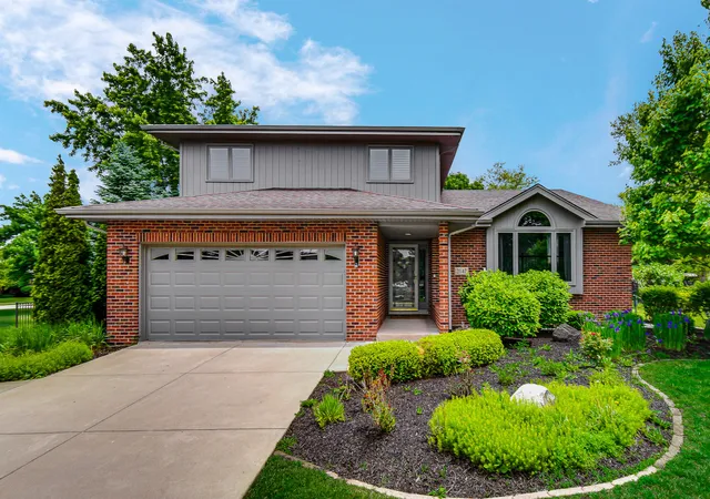 1st image of 21147 Hunter Woods Dr, Frankfort, IL 60423 | MLS# 12664982