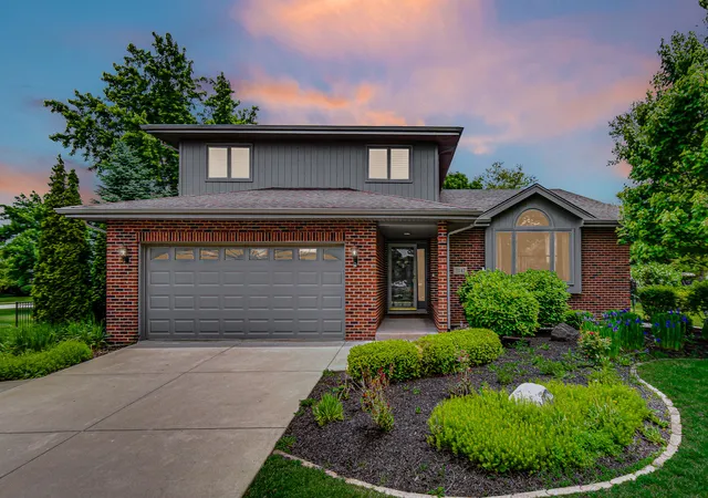 2nd image of 21147 Hunter Woods Dr, Frankfort, IL 60423 | MLS# 12664982
