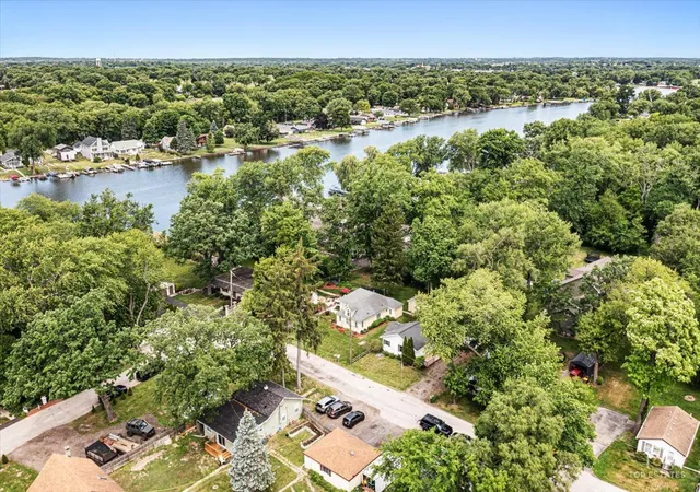 Homes for sale in Mc Henry, IL | 2622 W Emerald Ct, Mc Henry, IL 60051 | MLS# 12665102