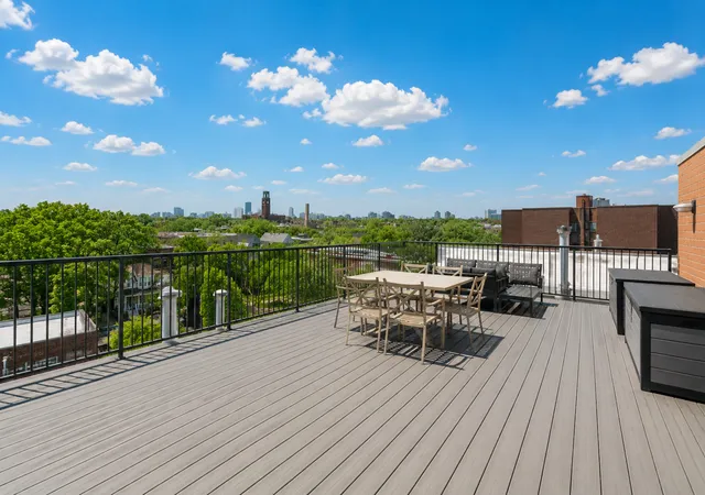 Homes for sale in Chicago, IL | 1908 W Irving Park Road, Chicago, IL 60613 | Houzeo