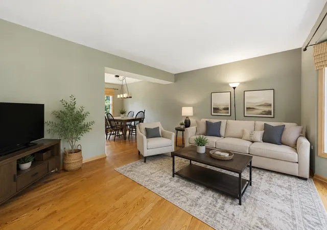 Homes for sale in Crystal Lake, IL | 684 Regent Dr, Crystal Lake, IL 60014 | MLS# 12665186