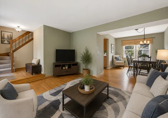 Homes for sale in Crystal Lake, IL | 684 Regent Dr, Crystal Lake, IL 60014 | MLS# 12665186
