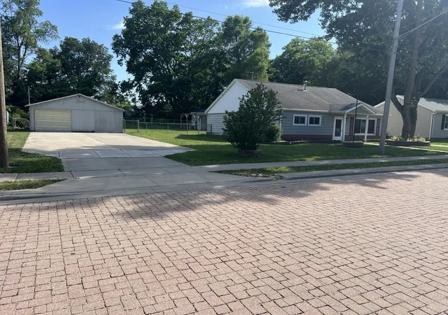 3rd image of 113 4Th St, Carbon Cliff, IL 61239 | MLS# 12665194