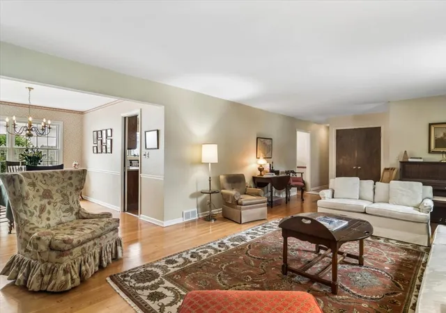 4th image of 344 Wisconsin Ave, Barrington, IL 60010 | MLS# 12665224
