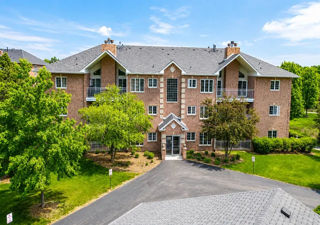 Homes for sale in Orland Park, IL | 11535 Settlers Pond Way, Orland Park, IL 60467 | Houzeo