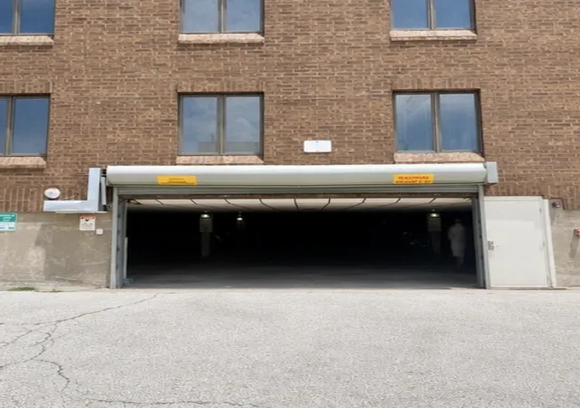 2nd image of 212 N Ctr St, Bloomington, IL 61701