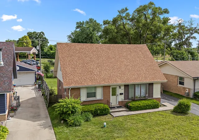 Photo 2 of Single family home for sale at 5547 Fairway Dr, Crestwood, IL 60418 | MLS# 12665288 | Listing updated on 2026-09-14