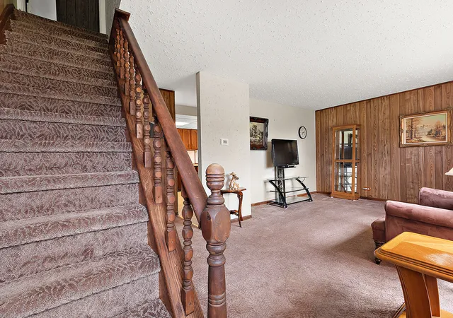 3rd image of 5547 Fairway Dr, Crestwood, IL 60418 | MLS# 12665288