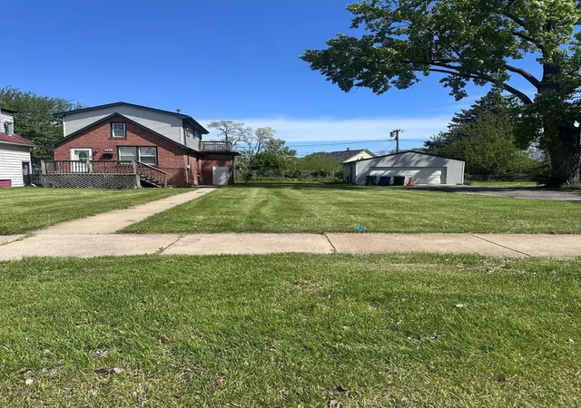 Photo 1 of Single family home for sale at 526 E 154th Place, Phoenix, IL 60426 | MLS# 12665327 | Listing updated on 2026-08-12
