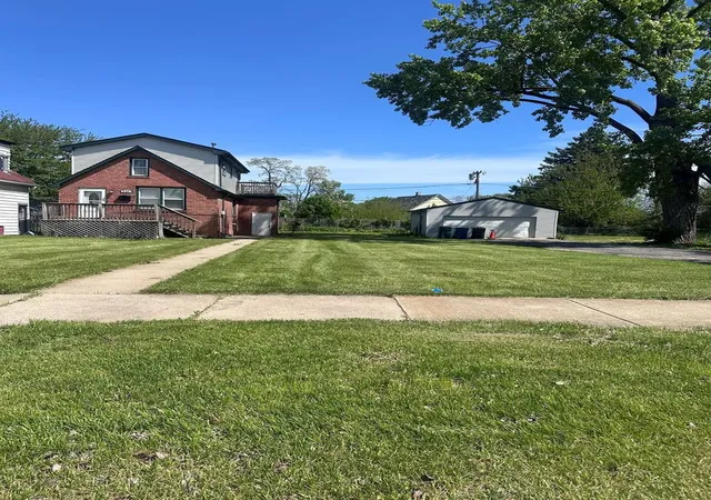 Photo 2 of Single family home for sale at 526 E 154th Place, Phoenix, IL 60426 | MLS# 12665327 | Listing updated on 2026-08-12