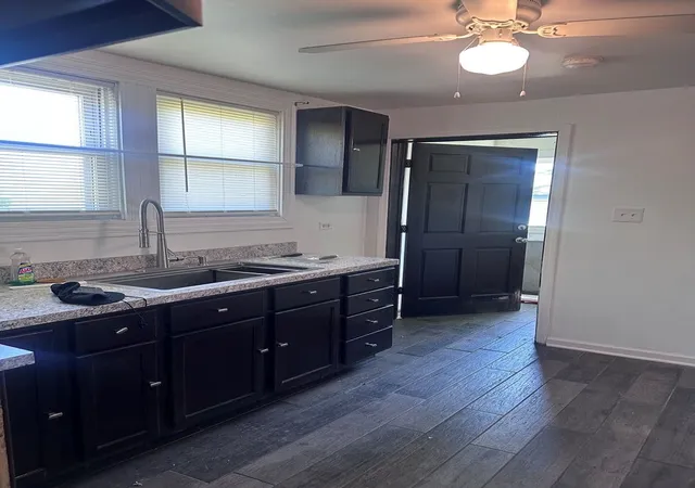 Photo 4 of Single family home for sale at 526 E 154th Place, Phoenix, IL 60426 | MLS# 12665327 | Listing updated on 2026-08-12