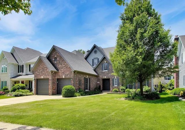3rd image of 724 Fairfield Ct, Westmont, IL 60559 | MLS# 12665360