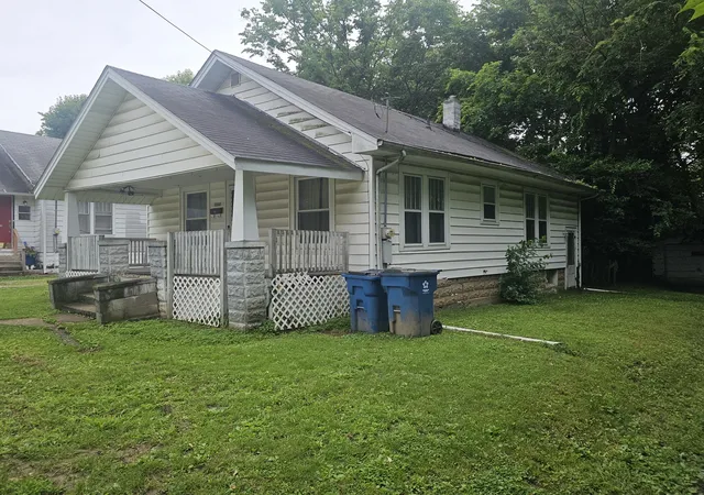 Homes for sale in Mt Vernon, IL | 2207 Casey Ave, Mt Vernon, IL 62864 | MLS# 12665364