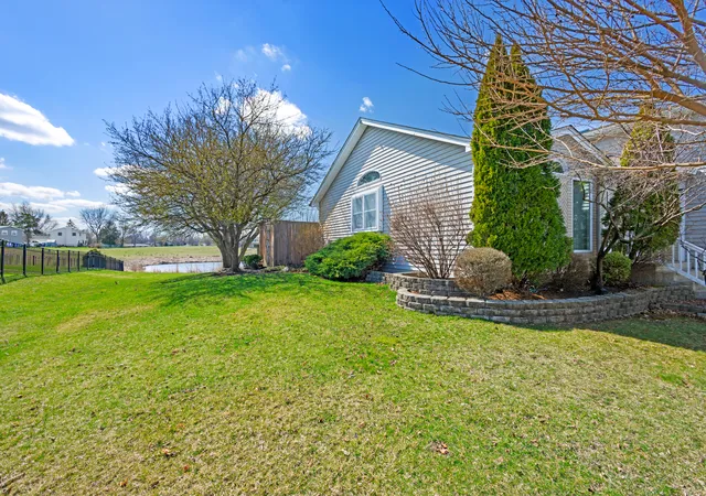 2nd image of 649 Hiawatha Dr, Carol Stream, IL 60188 | MLS# 12665414