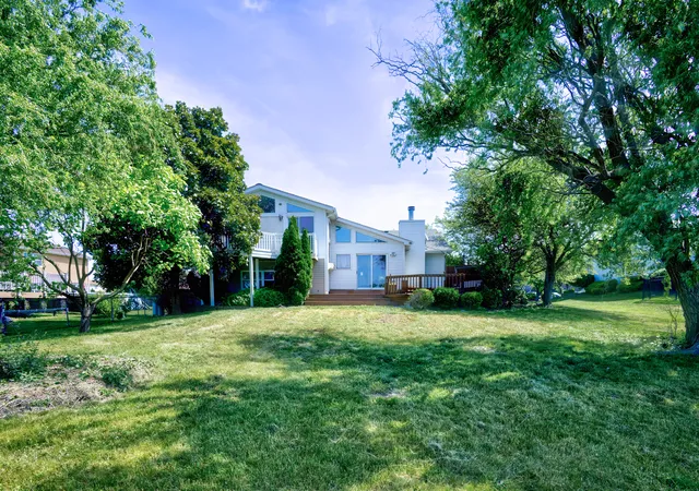24th image of 649 Hiawatha Dr, Carol Stream, IL 60188 | MLS# 12665414