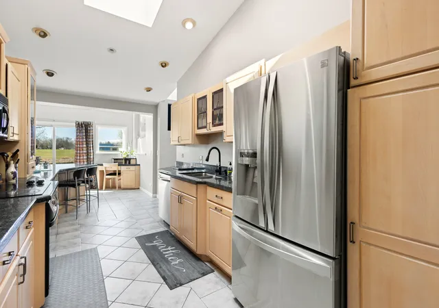 5th image of 649 Hiawatha Dr, Carol Stream, IL 60188 | MLS# 12665414