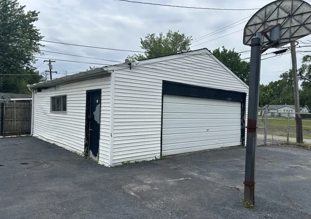 3rd image of 16124 Woodbridge Ave, Harvey, IL 60426 | MLS# 12665474