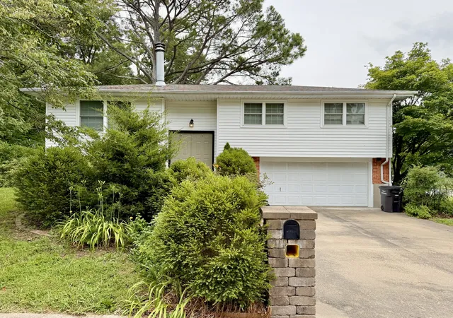 Homes for sale in Carbondale, IL | 101 N Rod Ln, Carbondale, IL 62901 | MLS# 12665479