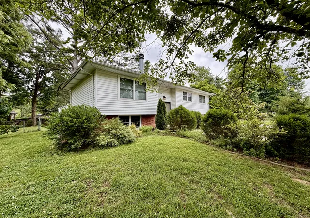Homes for sale in Carbondale, IL | 101 N Rod Ln, Carbondale, IL 62901 | MLS# 12665479
