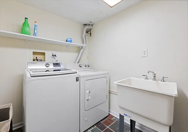2nd image of 824 W Oakdale Ave, Chicago, IL 60614