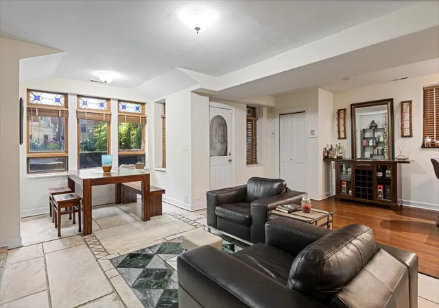 2nd image of 824 W Oakdale Ave #G, Chicago, IL 60614 | MLS# 12665523