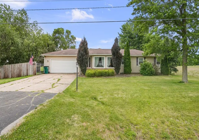 Homes for sale in Geneseo, IL | 10009 Wolf Rd, Geneseo, IL 61254 | MLS# 12665542