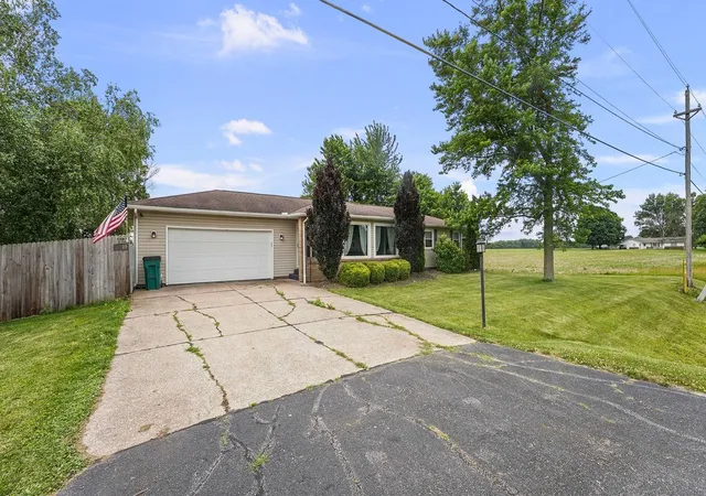 Homes for sale in Geneseo, IL | 10009 Wolf Rd, Geneseo, IL 61254 | MLS# 12665542